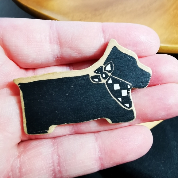 Wooden Scotty Dog Pin Brooch Black with Check Pattern Bandana - Picture 8 of 14